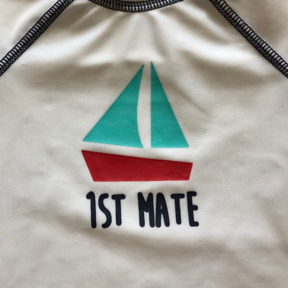 Swim shirt and matching trunks - Picture 4 of 6